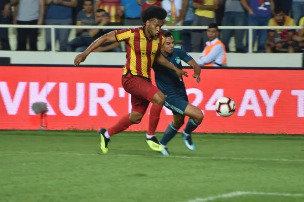 Mina está más consolidado en Yeni