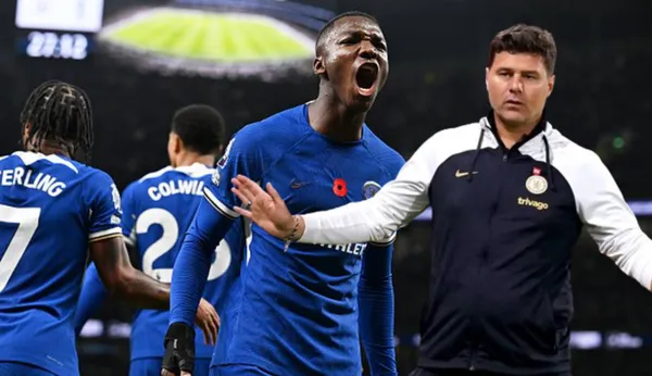 Moisés Caicedo, al lado Mauricio Pochettino, jugador y entrenador del Chelsea FC. FOTO: 'X'