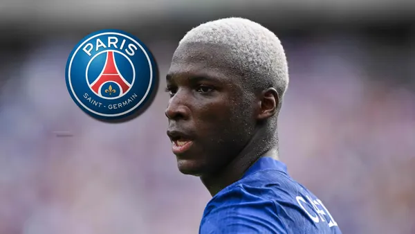 Moisés Caicedo disputa el duelo de Champions contra el PSG de Willian Pacho y compañía