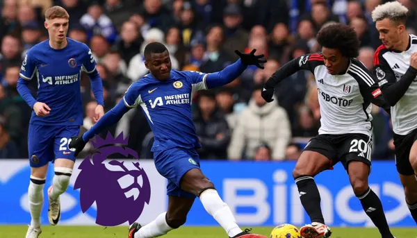 Moisés Caicedo jugando ante Fulham.