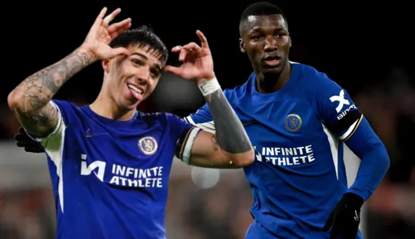 Moisés Caicedo jugando para el Chelsea, al lado Enzo Fernández. FOTO: Havoline Deportivo