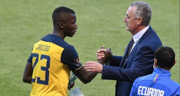 Moisés Caicedo jugó con el Brighton antes de unirse a la Selección Ecuatoriana y le hizo pasar un susto a Gustavo Alfaro