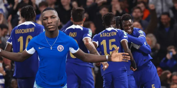 Moisés Caicedo no la pasa de lo mejor en Chelsea