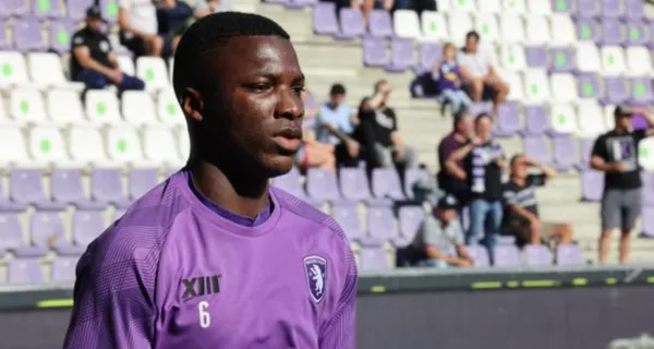 Moisés Caicedo recuperó la memoria de su mejor nivel en Independiente del Valle. En Europa la está rompiendo y se ganó el aplauso de todo el estadio. Esto ayudó a su nuevo precio