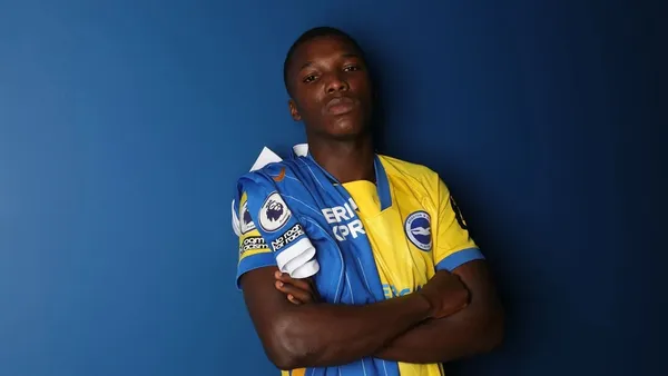 Moisés Caicedo sigue trabajando en silencio en Brighton de la Premier League, esperando a su oportunidad en el primer equipo donde esperan hacer un negocio millonario