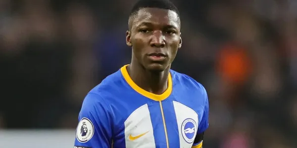 Moisés Caicedo una vez más hizo un partido de 10 puntos