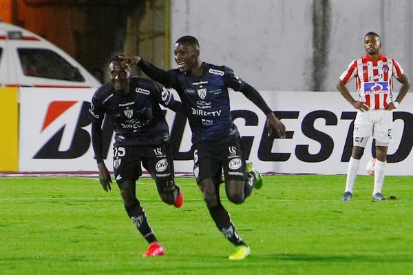 Moisés Caicedo y un buen debut con "La Tri"