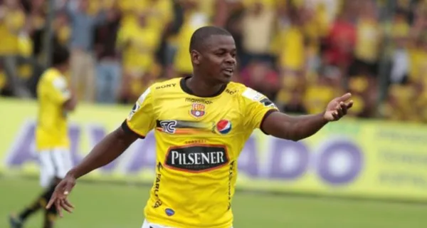 Narciso Mina es recordado por anotar 30 goles en una temporada y hacer campeón a Barcelona SC y no se ha retirado del fútbol porque le dieron una oportunidad en otro club