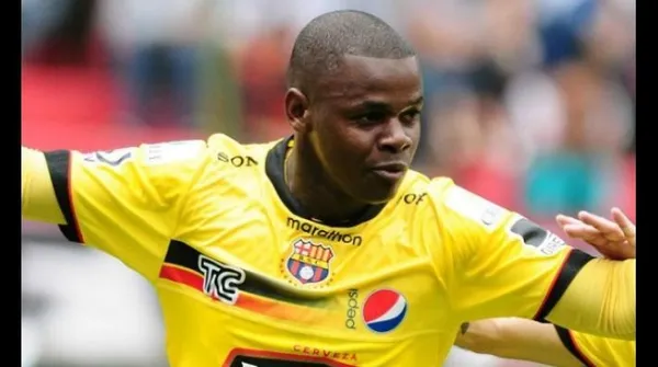 Narciso Mina retribuía a sus compañeros en los partidos ante Emelec si hacía goles