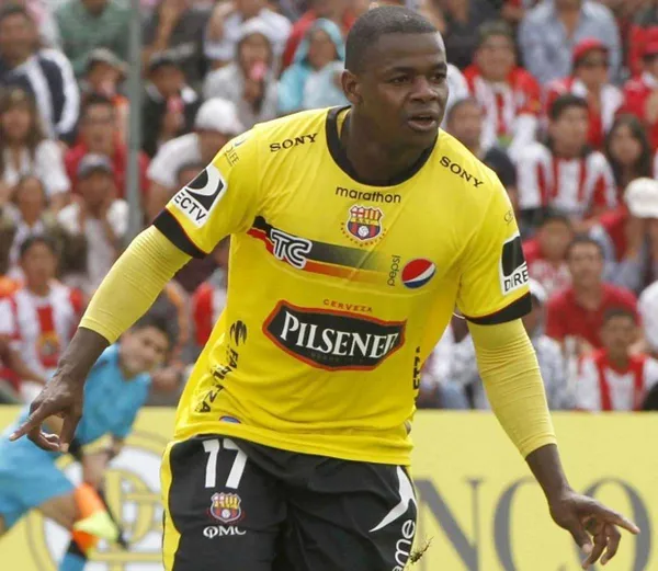 Narciso Mina retribuía a sus compañeros en los partidos ante Emelec si hacía goles