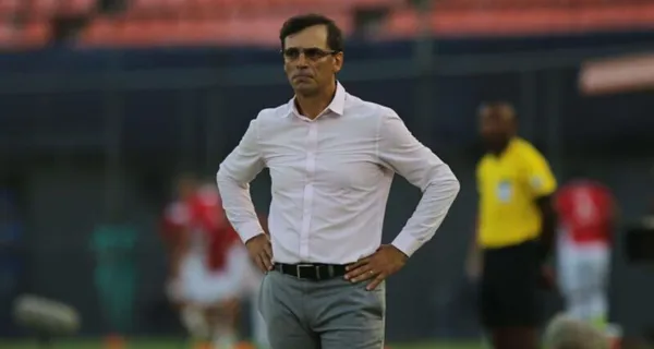 No pasaron ni 45 minutos y Fabián Bustos tuvo su primer lloro en el partido entre Barcelona SC ante Macará