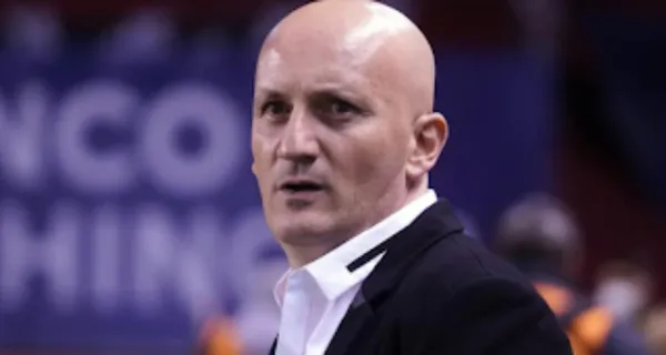 Pablo Repetto todavía no agota todas las instancias y se aferra a seguir siendo entrenador de Liga de Quito