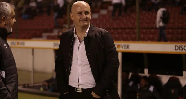 Pablo Repetto no está pasando su mejor momento en Liga de Quito y los hinchas le piden su salida, mientras en otro lado de América los miran con buenos ojos