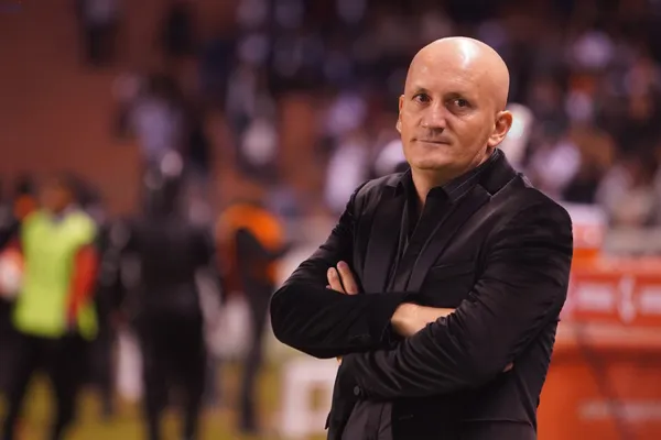 Pablo Repetto con sus últimas decisiones entró en la lista de los peores técnicos de Liga de Quito