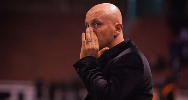 Pablo Repetto tendría las horas contadas como entrenador de Liga de Quito, sin embargo faltan detalles en la parte económica