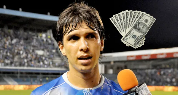 Pablo Zeballos fue considerado el extranjero mejor pagado en el Fútbol Ecuatoriano, vistiendo la camiseta de Emelec. Sin embargo lo desminitó luego de varias temporadas fuera del país