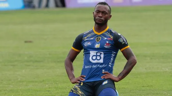 Pedro Pablo Perlaza fue el jugador más destacado de Delfín y recibió buenos comentarios en redes sociales