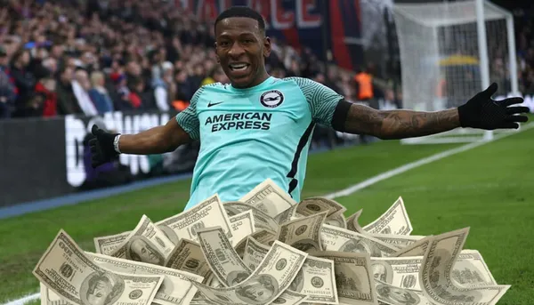 Pervis Estupiñán con la camiseta del Brighton.