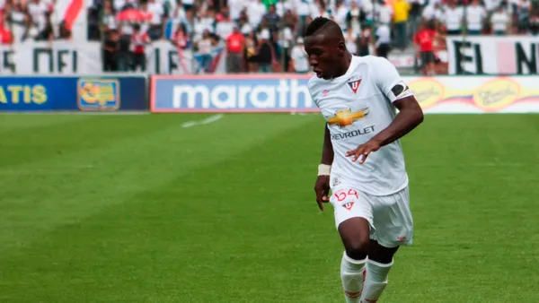 Pervis Estupiñán estuvo pendiente de la final entre LDU e IDV