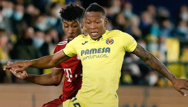 Pervis Estupiñan hizo un gran partido contra el Villarreal, sin embargo, encendió las alarmas luego de que se estirara de más por culpa de un compañero