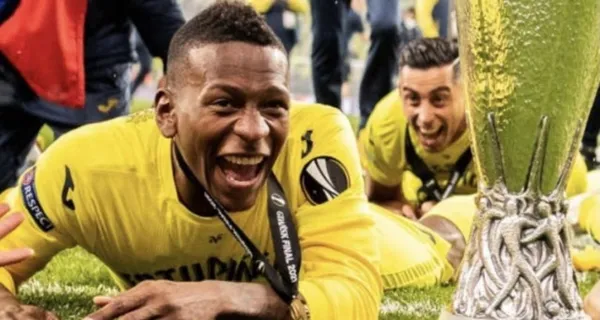 Pervis Estupiñán llegó a ganar la Europa League con el Villarreal y es el segundo ecuatoriano en levantar este torneo europeo