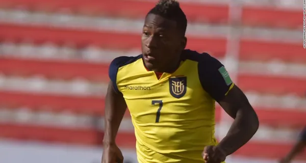 Pervis Estupiñán se dejó ganar la posición que terminó en gol de Uruguay y se cuestiona su titularidad por la banda izquierda. Gustavo Alfaro deberá tomar una decisión sobre su continuidad