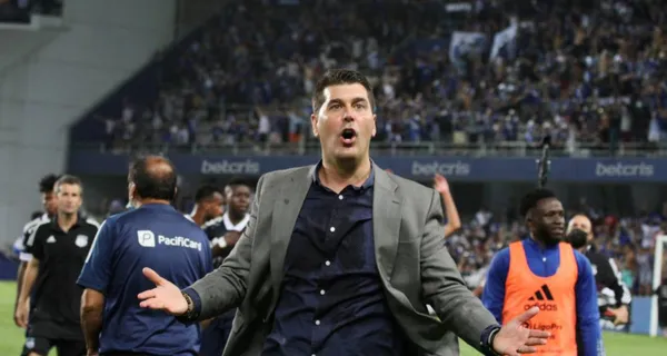 Pese a la victoria, los hinchas no están contentos con Ismael Rescalvo y siguen pidiendo su salida