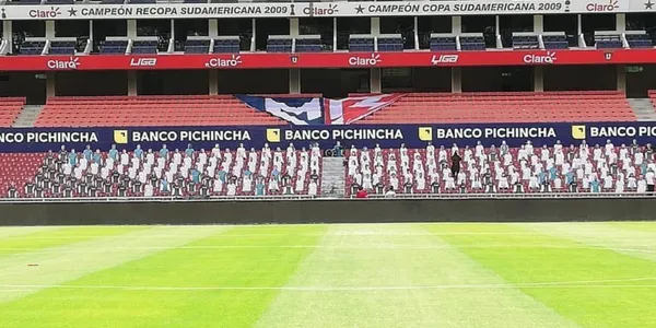 Pese a que estuvieron en un principio, para cuando se jugó el partido se notó su ausencia