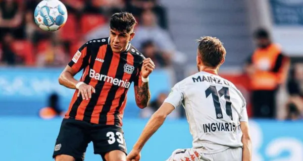 Piero Hincapié arrancó como titular en Bayer Leverkusen, en la victoria 4 por 0 a Real Betis en Europa League. Pese a que fue figura al ecuatoriano lo hicieron de menos por parte de la prensa española que narró el club