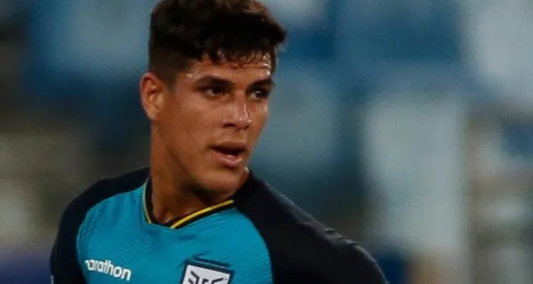 Piero Hincapié declaró que iba a pedirle la camiseta de Lionel Messi pero al final se la llevó otro ecuatoriano