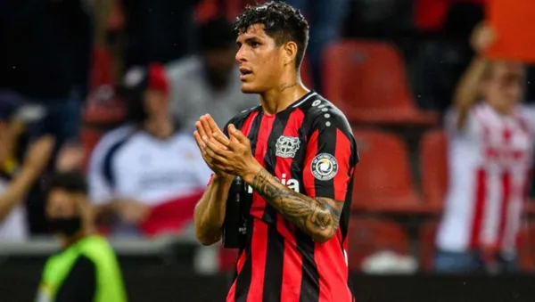 Piero Hincapié demostró que tiene la camiseta del Bayer Leverkusen en la piel, mira lo que hizo
