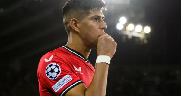 Piero Hincapié está en la zona de descenso con el Bayer Leverkusen y dos equipos lo podrían contratar para tener más protagonismo