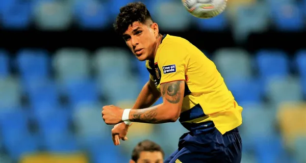 Piero Hincapié está pasando por un gran momento tanto en Bayer Leverkusen como la Selección Ecuatoriana y ante Venezuela jugó de lateral generando más peligro que el propio Pervis Estupiñán