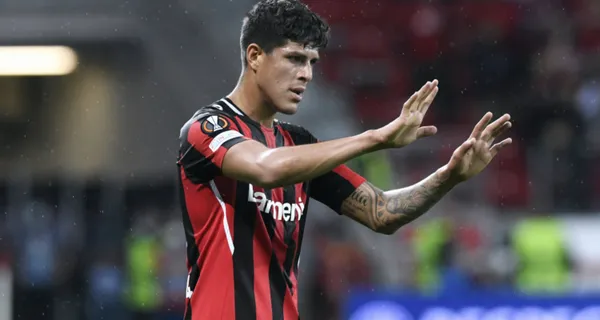 Piero Hincapié está de vacaciones y lo captaron en Santo Domingo donde tuvo un accidente con nua moto, mientras estaba en su carro