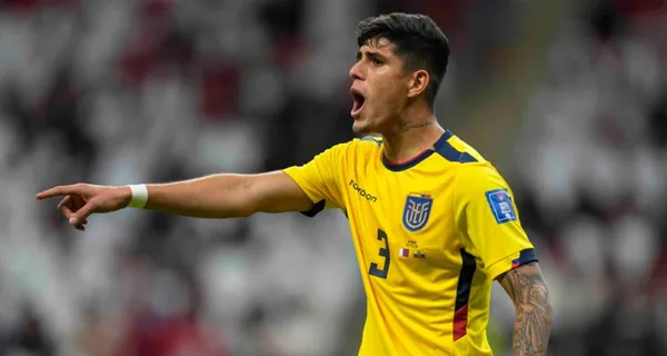 Piero Hincapié estuvo a punto de hacerse un autogol, pero la salvó de la raya