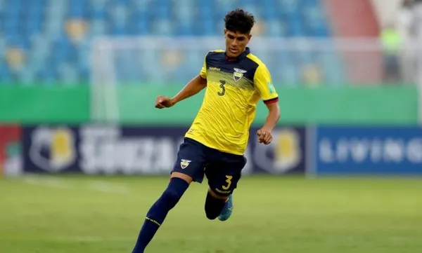 Piero Hincapié fue llamado por Gustavo Alfaro para el partido amistoso frente a Bolivia pero el zaguero no asistió a la convocatoria