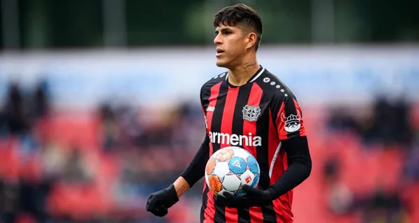 Piero Hincapié jugó un nuevo partido de Europa League y por poco lo lesionan