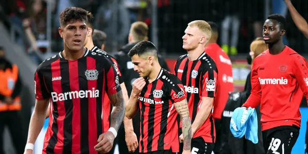 Piero Hincapié regresó a Alemania por acumulación de tarjetas