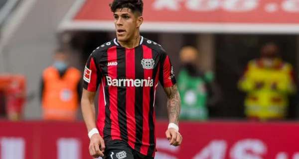 Piero Hincapié regresó de inmediato a Alemania luego que le detectaran en su prueba negativa de contagio y fue titular, cumpliendo un deseo que tenía desde hace varios meses atrás