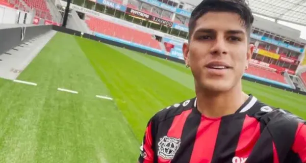 Piero Hincapié nada más se bajó del avión y ya empezó a jugar con Bayern Leverkusen demostrando sus ganas de triunfar, porque además lo probaron como lateral izquierdo