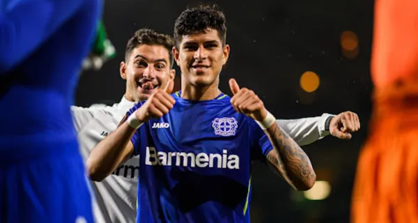 Piero Hincapié se ha acoplado como lateral por izquierda y cada vez luce mejor al irse al ataque. Con Bayer Leverkusen anotó su segundo gol con el equipo alemán