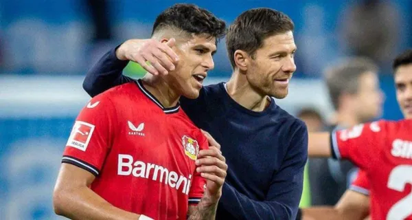 Piero Hincapié sigue brillando en el Leverkusen, pero por un despiste de Xabi Alonso terminó lesionado
