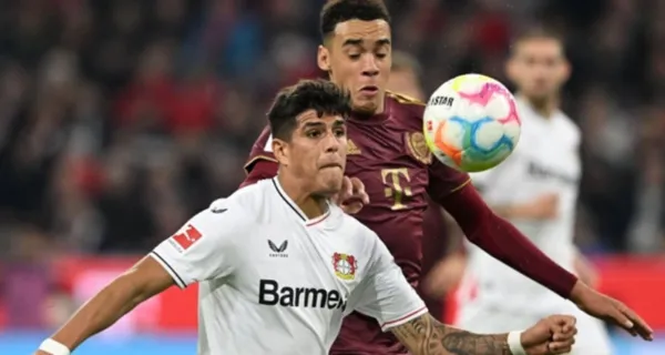 Piero Hincapié tuvo un buen partido contra Bayern Múnich, más allá del resultado su rendimiento individual fue importante y no se dejó de los rivales