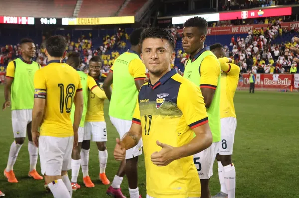 Pollo López firmó su renovación con el Trencito Azul y Liga de Quito no podrá tener al reemplazo de Choclo Quintero