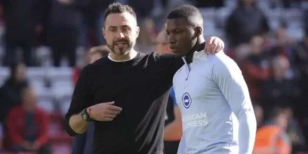 Quiso hacerle un caño a Moisés Caicedo y así le fue a Roberto De Zerbi