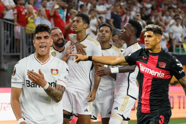 Real Madrid quiere a Hincapié y ya habría una clave para su llegada