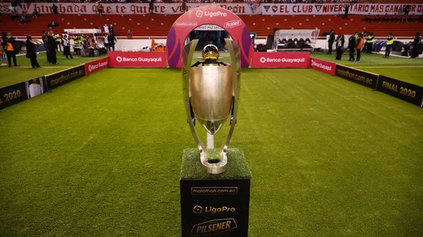 Regresa el fútbol a las canchas del país