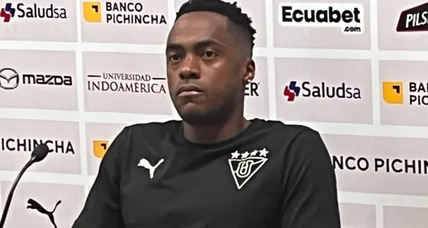 Renato Ibarra fue presentado de manera oficial como refuerzo de Liga Quito, donde dio una rueda de prensa