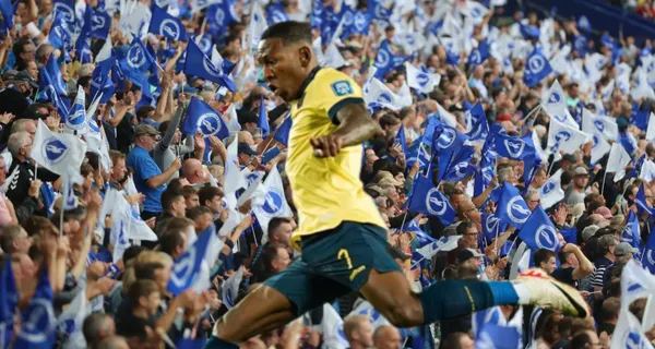 Roberto De Zerbi dejó afuera a Pervis Estupiñán y así se expresaron los hinchas de Brighton