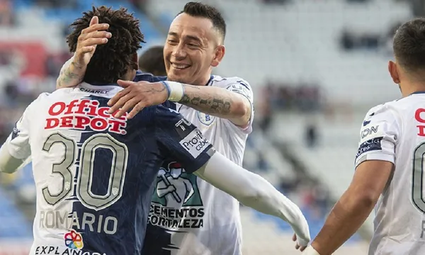 Romario Ibarra anotó con un gran cabezazo y comandó la destacada victoria del Pachuca